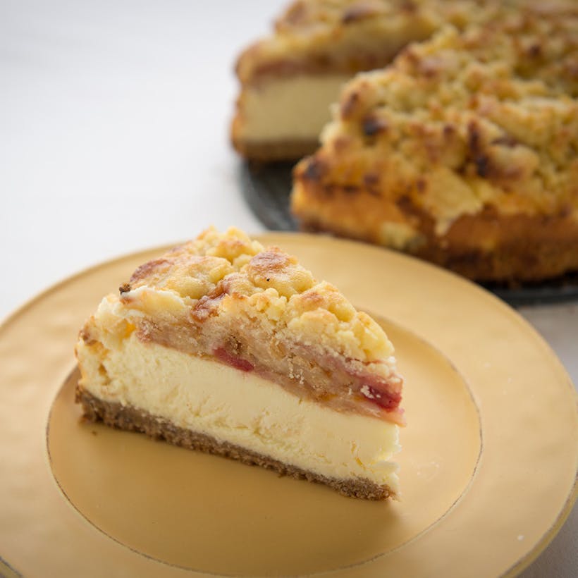 Cherry Peach Crumb Pie Cheesecake