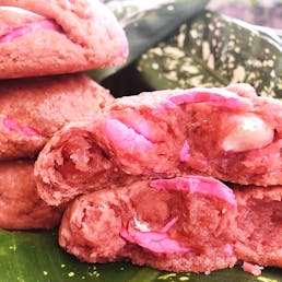 Strawberry & Cream Giant Cookie