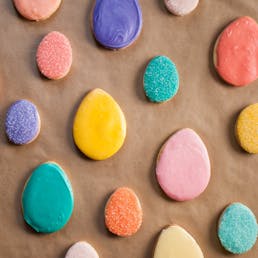 Daisy and Colored Egg Pack
