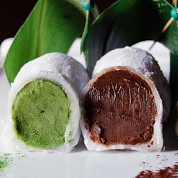 Tomoko Mochi & Macaron Gift Pack
