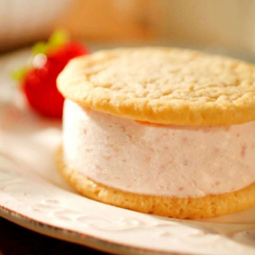 Strawberry Shortcake Ice Cream Sandwich - 8 Pack