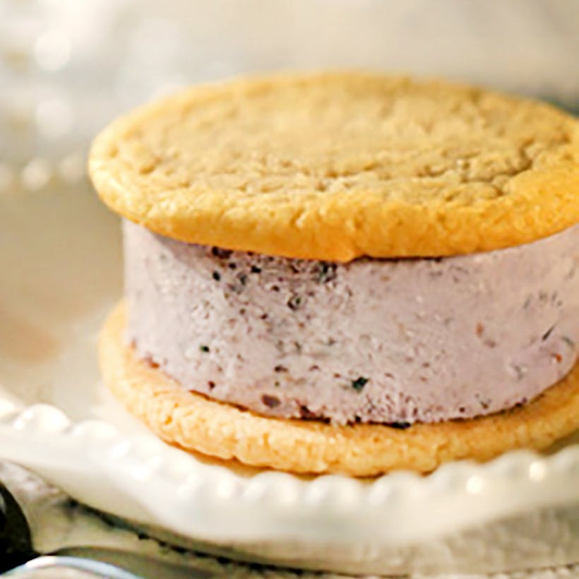 Blackberry Cobbler Ice Cream Sandwich - 8 Pack