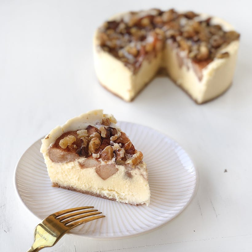 Apple Walnut Cheesecake - 6"