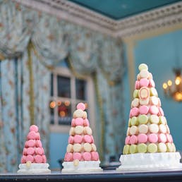 Pyramid II - 40 Macarons